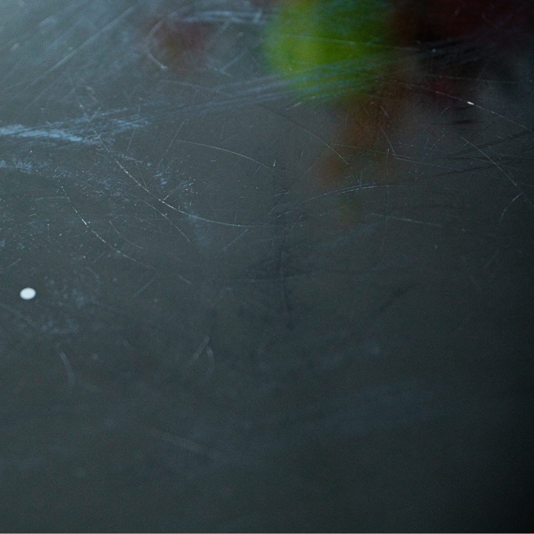 Hoe ontstaan krassen, vlekken en schade op een inductiekookplaat?